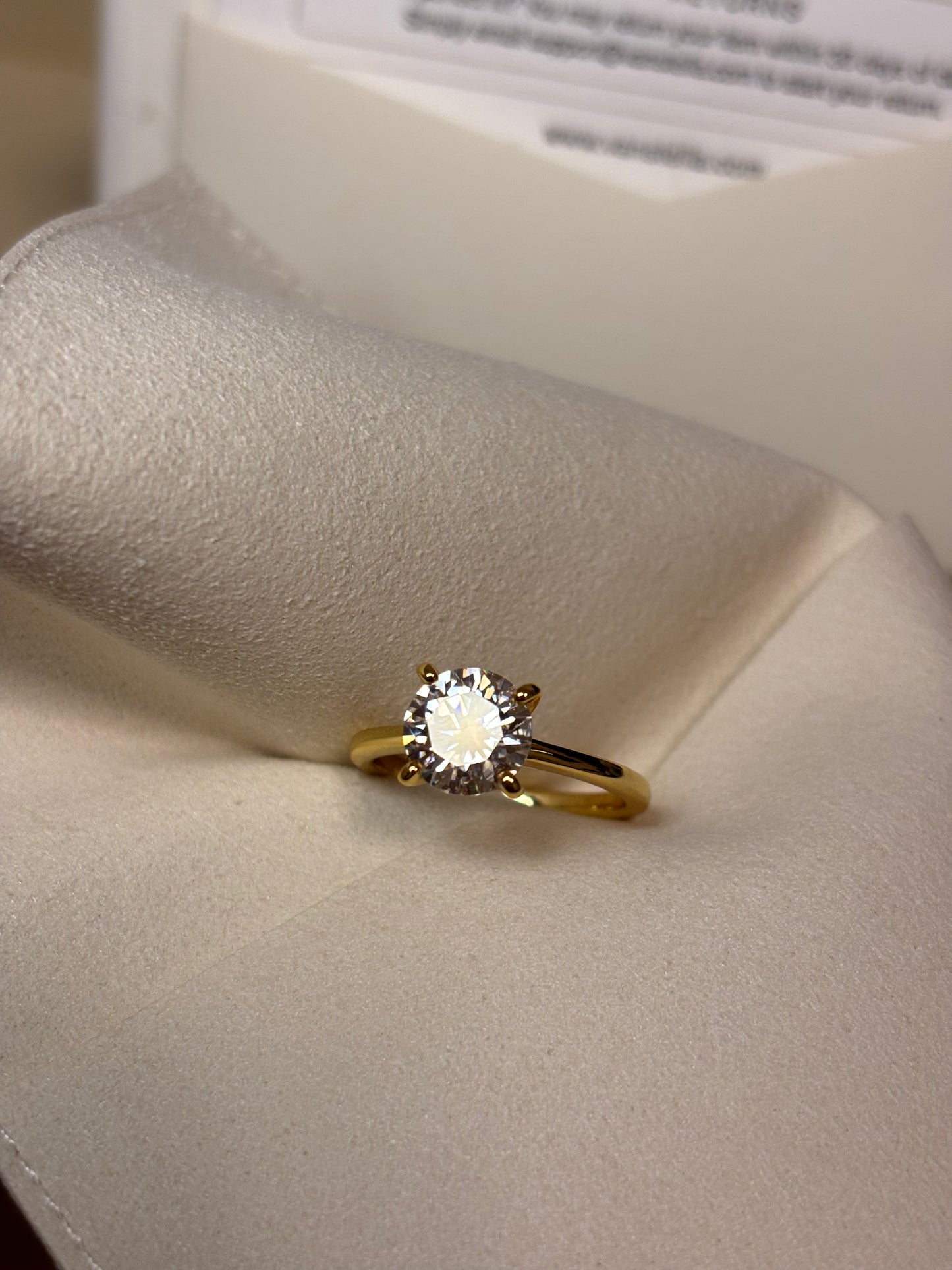 Fides 2ct Moissanit-Ring im Rundschliff
